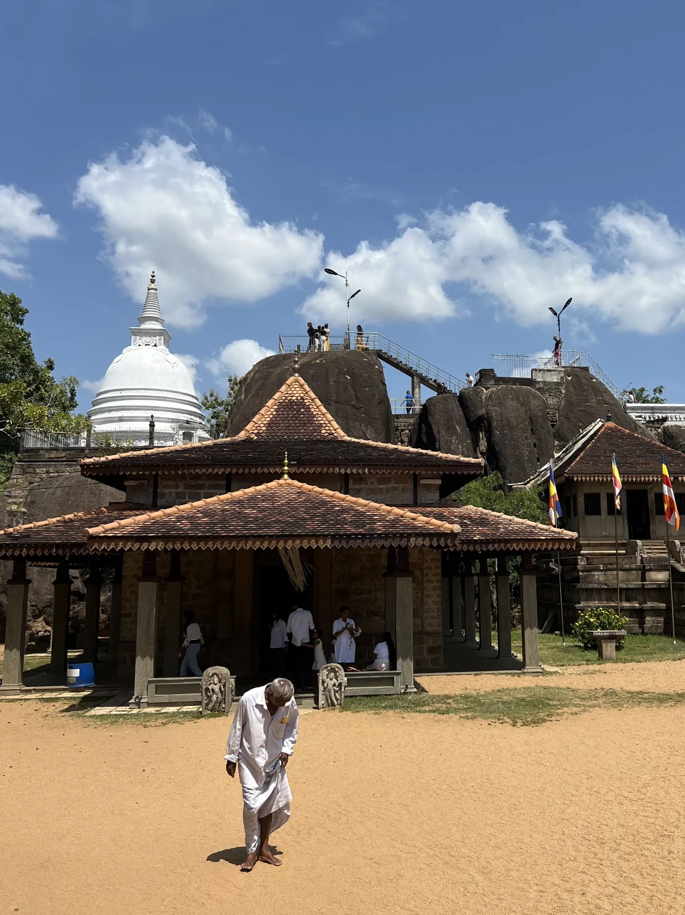 Sri Lanka’da tarihi tapınak ve stupa